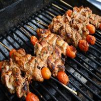 Spice-Rubbed Pork Skewers With Tomatoes_image