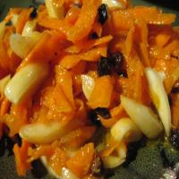 Moroccan Salad of Raw Grated Carrots/Citrus Cinnamon Dressing image