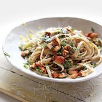 Linguine with Toasted Almonds, Parsley, and Lemon image