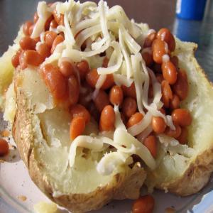 Baked Jacket Potato With Baked Beans and Cheese_image