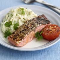 Spiced salmon with mash image