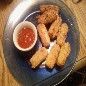Gluten-Free Fried Mozzarella Sticks_image