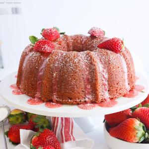 Strawberry Pound Cake - Immaculate Bites_image