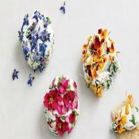 Goat Cheese with Edible Flowers and Arugula_image