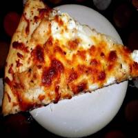Garlic White Pizza W/ Chicken and Ricotta_image