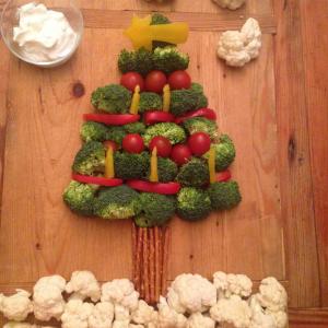 Vegetable Christmas Tree with Broccoli_image