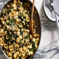 Pasta With Spicy Sausage, Broccoli Rabe and Chickpeas_image