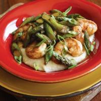 Shrimp and Asparagus with Cheddar Grits_image