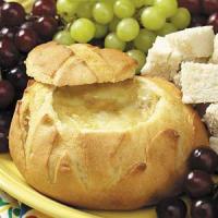 Baked Brie with Roasted Garlic_image