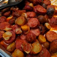 Baked Kielbasa and Potatoes in Sauce_image