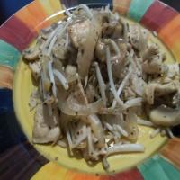 Tamarind Chicken With Bean Sprouts & Mushrooms_image