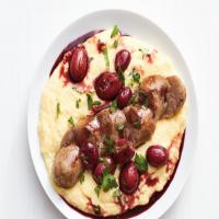 Sausages and Grapes with Cheesy Polenta_image