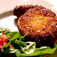 Crunchy Pork Chops with Garlicky Spinach and Tomato Salad_image