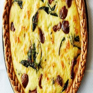 Caramelized Garlic, Spinach, and Cheddar Tart_image