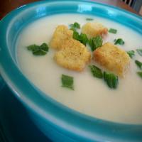 Cauliflower Soup With Croutons_image