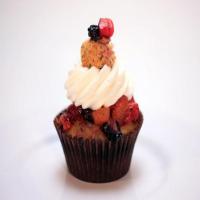 Peach-Berry Shortcake Cupcakes_image