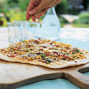 Grilled Pizzas with Clams_image