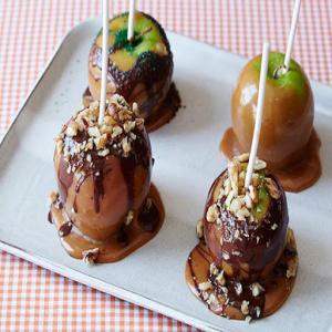 Caramel, Chocolate and Candy Apples Recipe - (4.3/5)_image
