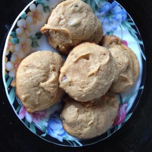 Coconut Flour, Almond Butter, and Raisin Cookies_image