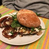 Portobello Stuffed Mushroom Burger_image