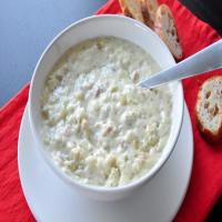 Thick and Creamy New England Clam Chowder_image