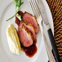 Peppered Duck Breast With Red Wine Sauce_image