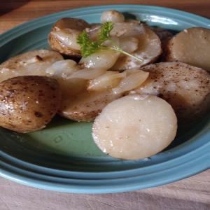 Quick and Easy Potatoes and Onions_image