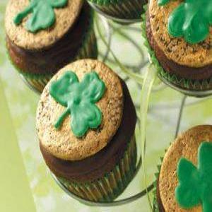 Chocolate-Mint Shamrock Cupcakes Recipe_image