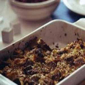 Marble-Rye Stuffing with Sauerkraut, Sage and Apples_image