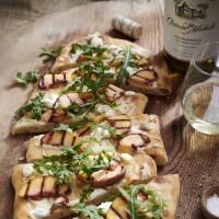 Grilled Peach and Goat Cheese Flatbread_image