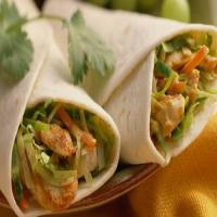 Crispy Cabbage and Chicken Wraps_image