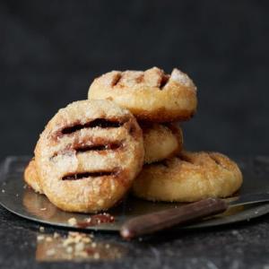 Mini port-spiked Eccles cakes_image