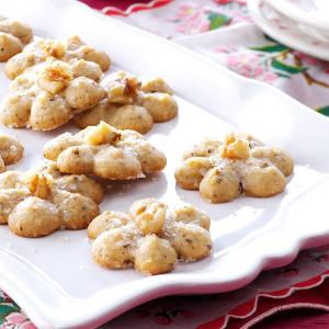 Maple-Walnut Spritz Cookies_image