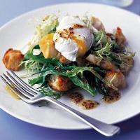 Smoked haddock salad with poached eggs & croûtons_image