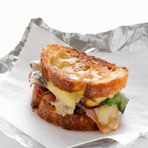 Grilled Cheese With Dates and Prosciutto_image