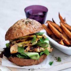 Tropical chicken pitta burgers with potato wedges_image