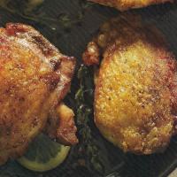 Perfect pan roasted chicken thighs image
