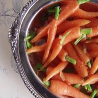Baby Carrots with Sweet Ginger Butter_image