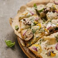 Mushroom, Peppers and Onion Thin Crust Pizza_image