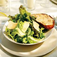 Red Leaf Caesar Salad with Grilled Parmesan Croutons_image