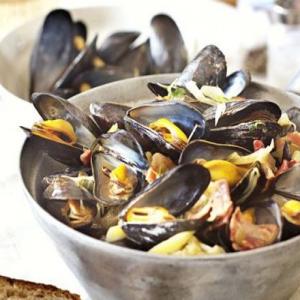 Steamed mussels with leeks, thyme & bacon_image