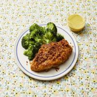 Pretzel-Crusted Chicken with Broccoli_image