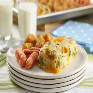 Broccoli-Cheese Mini Meatloaves with Carrots and TATER TOTS_image