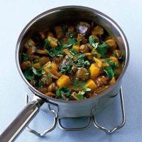 One-pot mushroom & potato curry image
