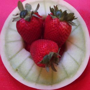 Melon Rings with Strawberries image