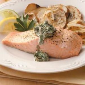 Salmon with Spinach Sauce_image