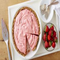 Fluffy Strawberry Pie with Pretzel Crust_image