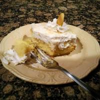 Banana Cream Pie Poke Cake_image