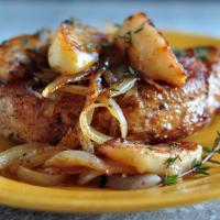 Pork Loin Chops with Apples and Onions_image