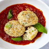 Baked Arancini with Spicy Tomato Sauce_image